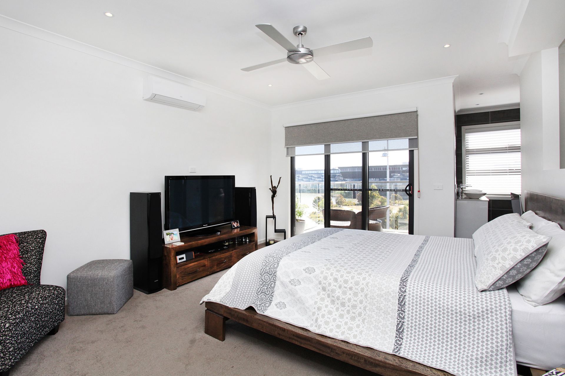 2/156 The Esplanade, Caroline Springs Sweeney Estate Agents
