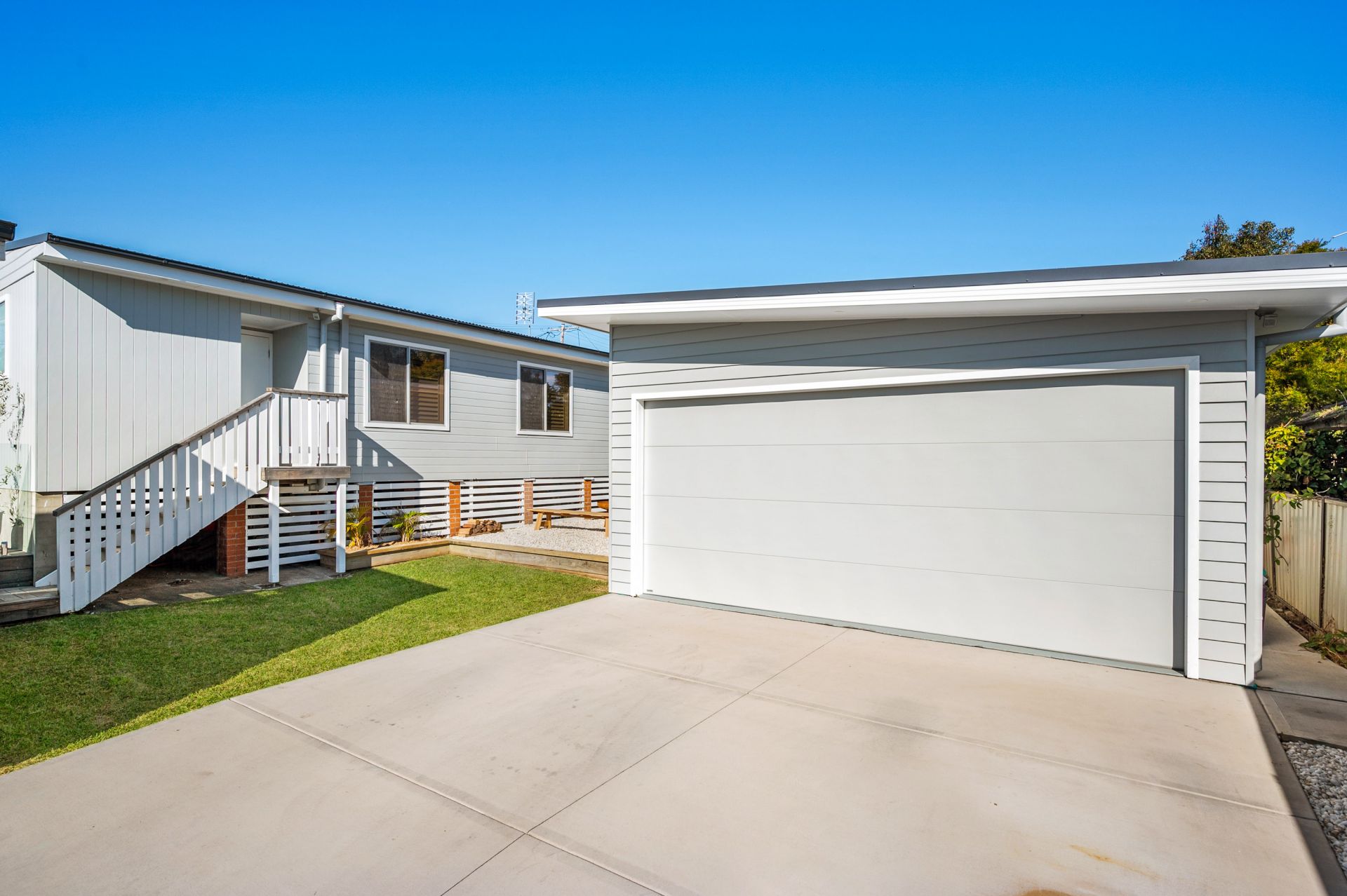 24 Alexander Avenue, Caves Beach 3Realty Lake Macquarie