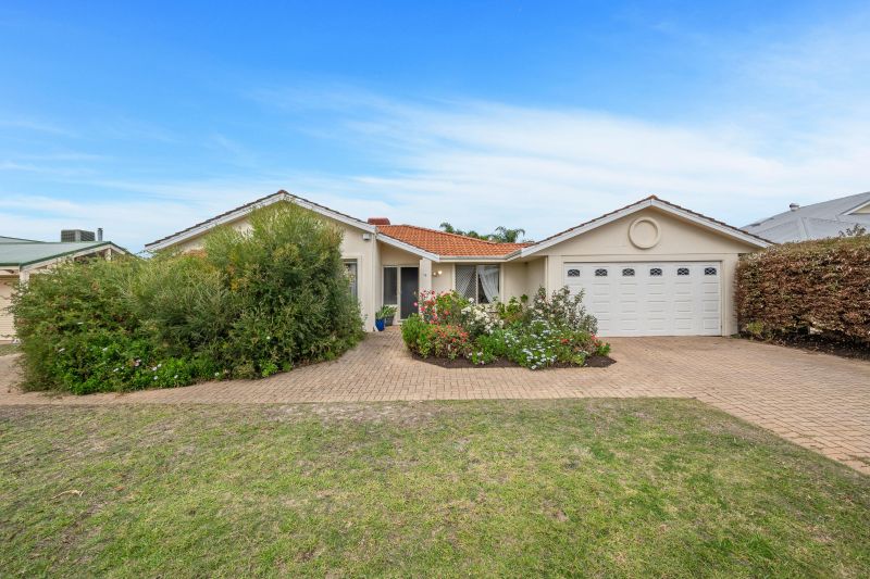Real Estate For Sale 18 Autumn Crescent Thornlie , WA