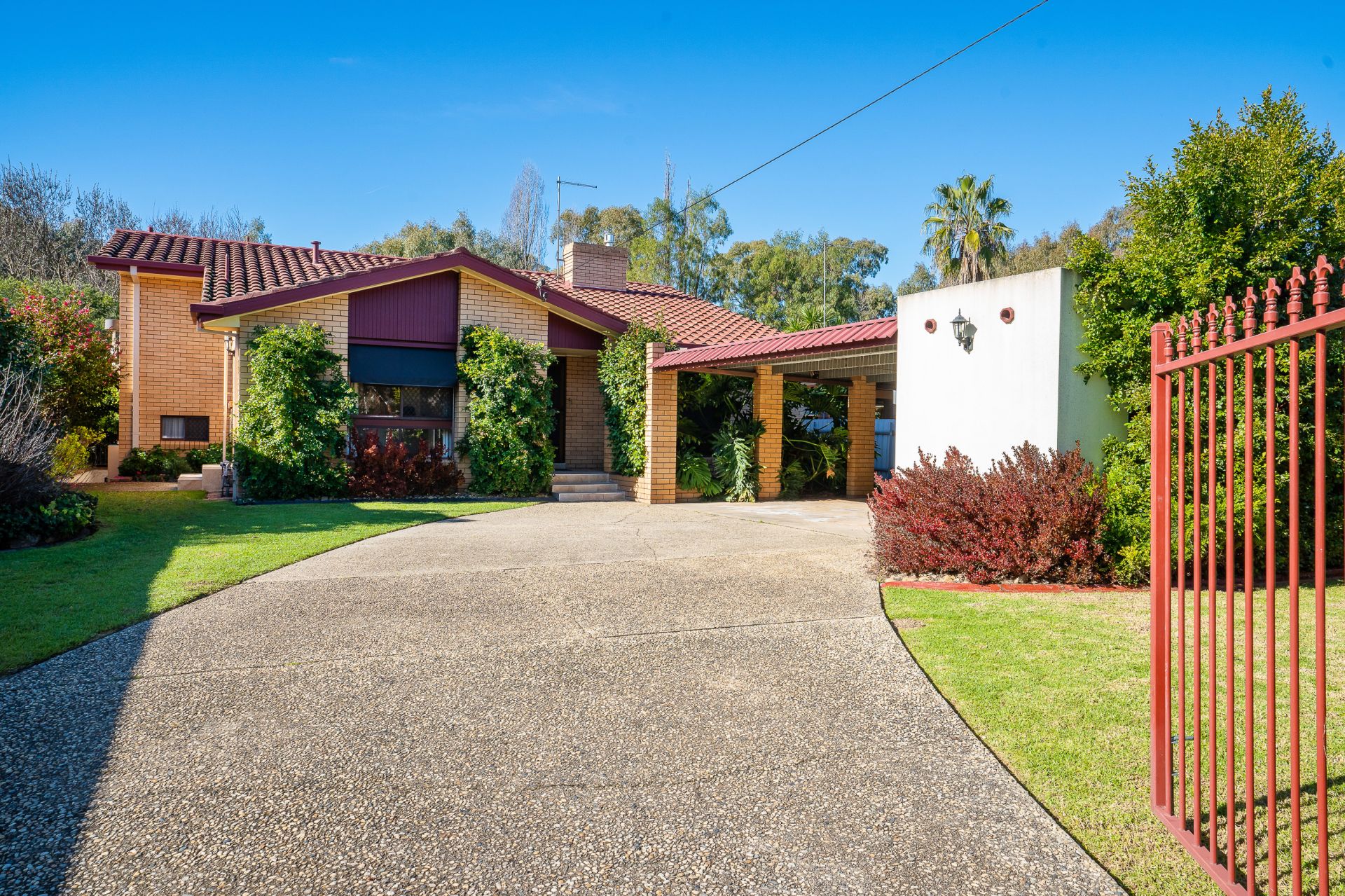 392 Poplar Drive, Lavington Kane Real Estate