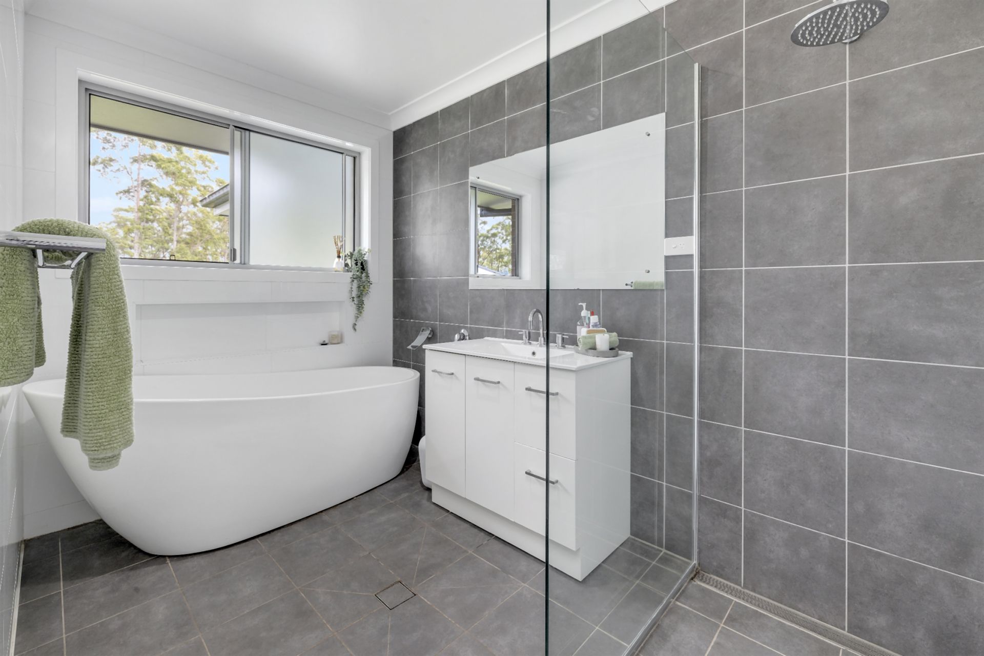 Real Estate For Sale 61 Waratah Drive Yarravel , NSW