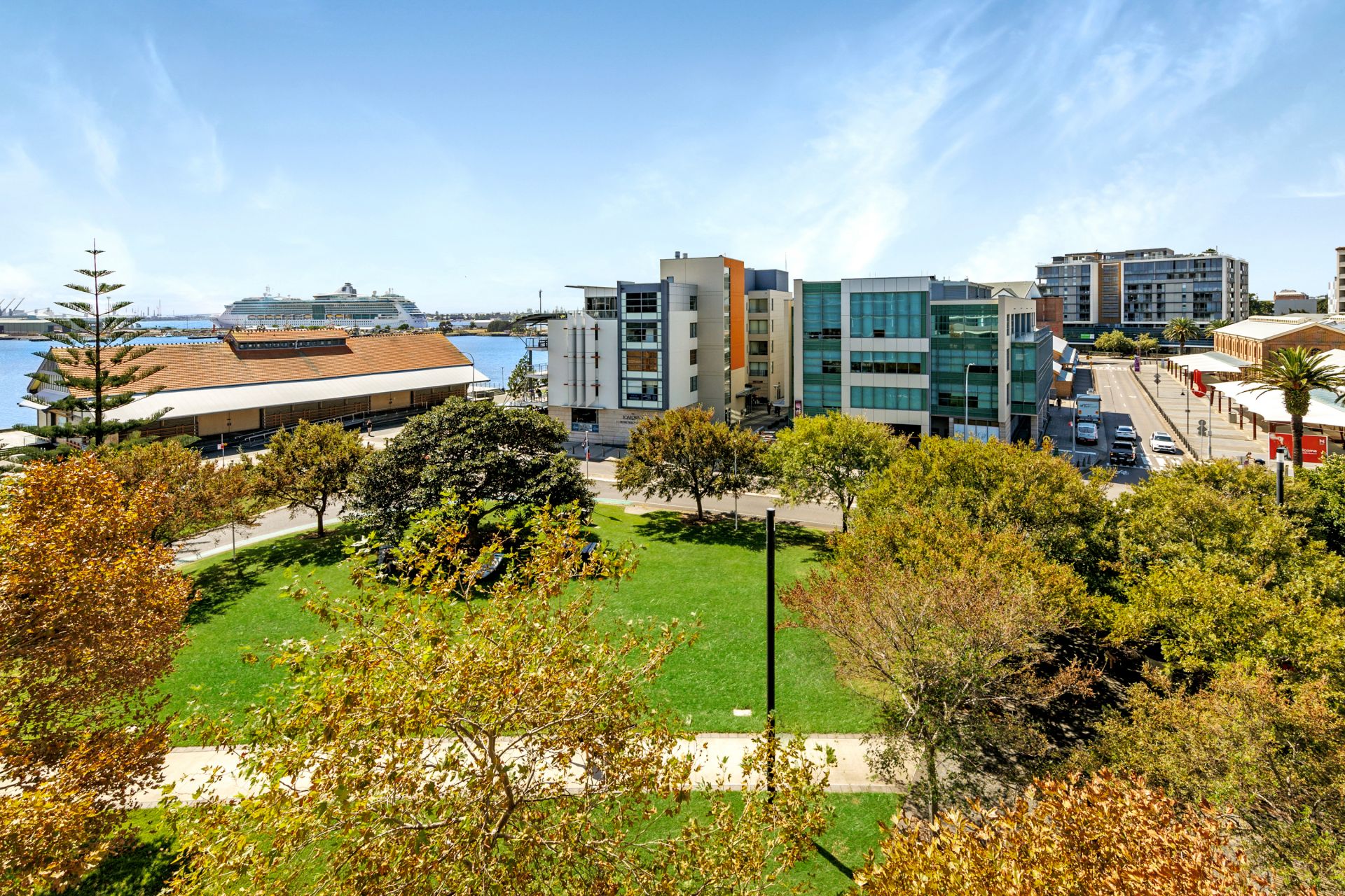 401/2 Honeysuckle Drive, Newcastle Street Property