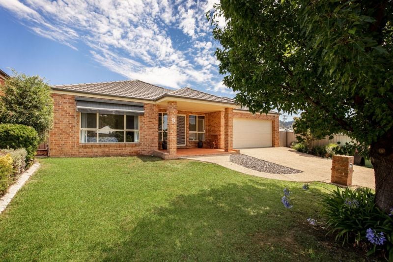 9 Mountain Way, Lavington Gilson Yonson Real Estate