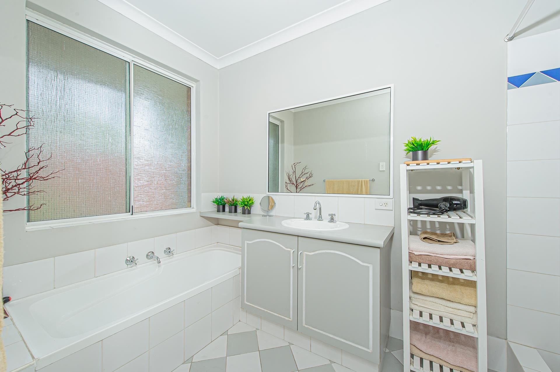 Real Estate For Lease 2/2 Glennis Cl Gosnells , WA