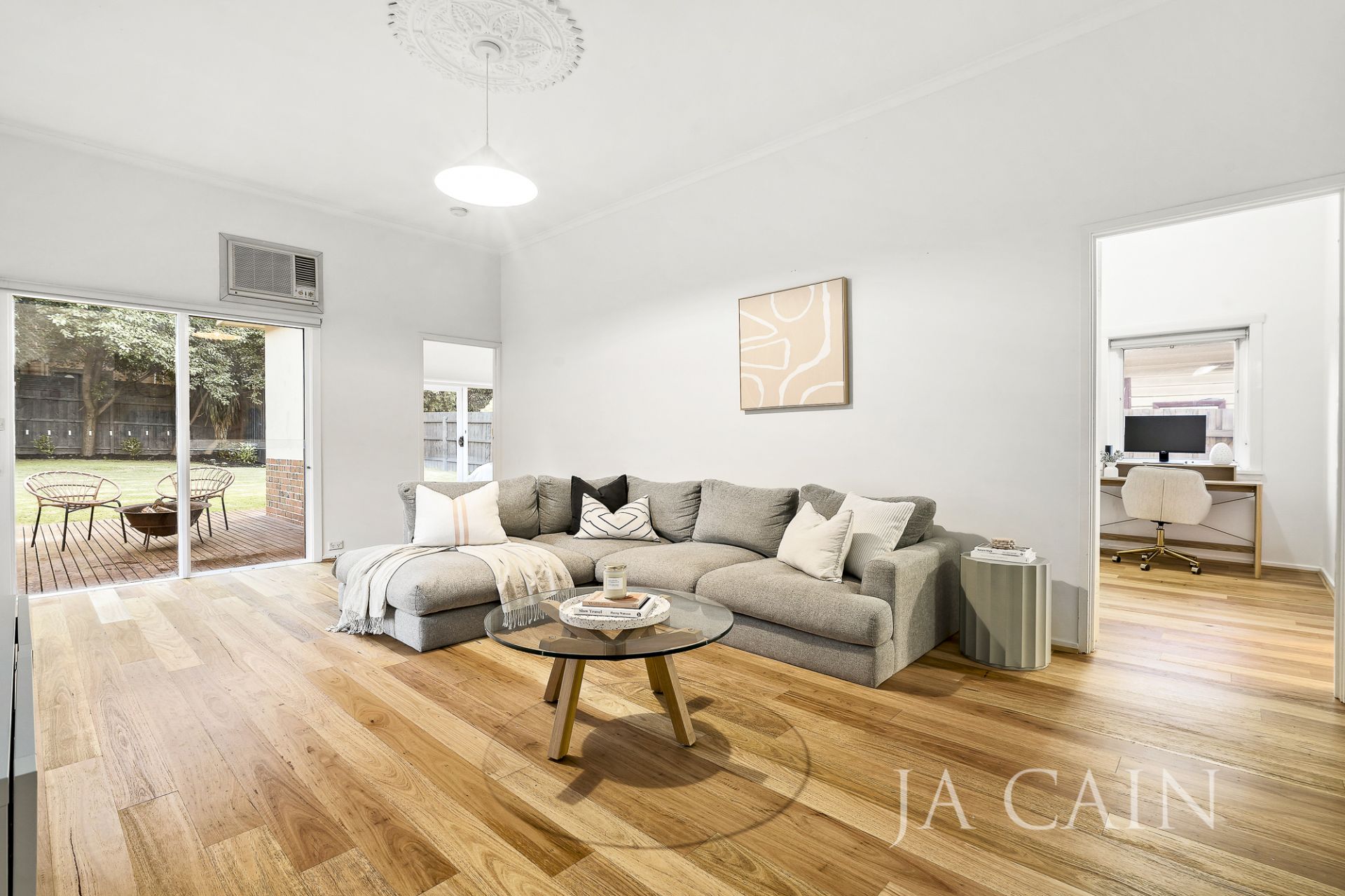 32 Milverton Street, Camberwell J A CAIN Real Estate