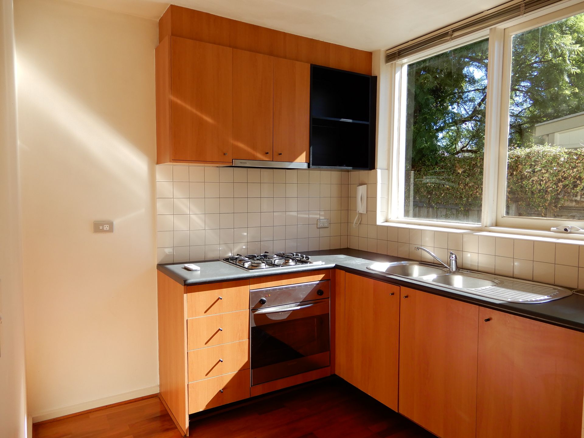 Real Estate For Lease 4/15 Hutton Street Thornbury , VIC