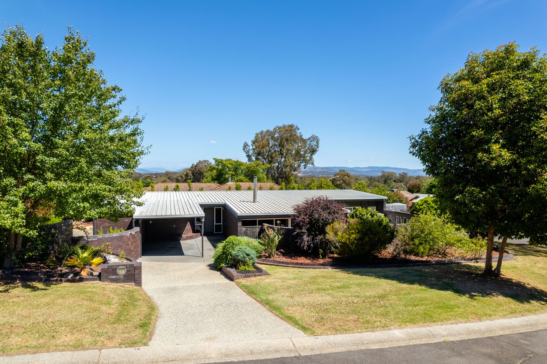 14 Darrambal Drive, Springdale Heights Gilson Yonson Real Estate