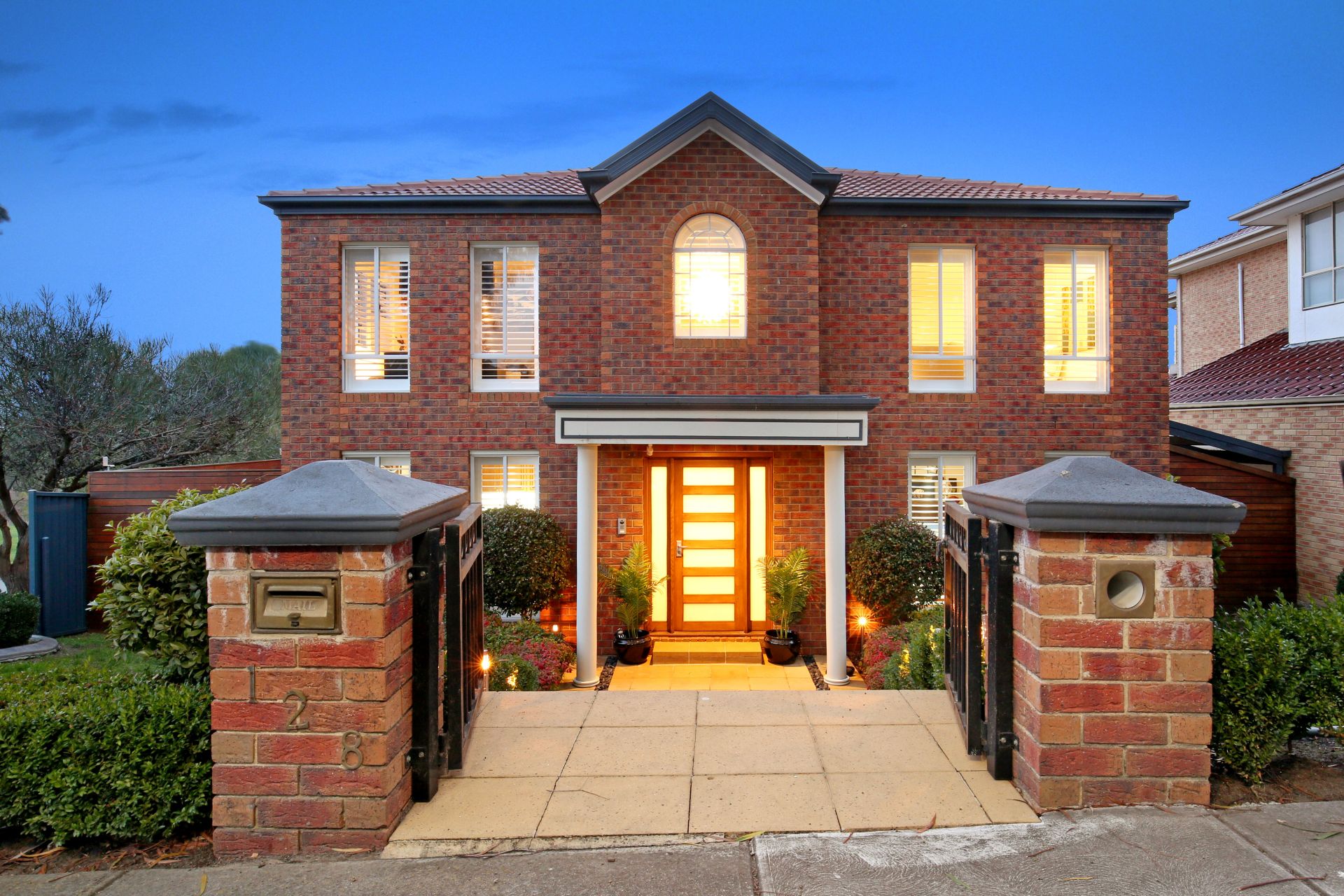 Real Estate For Sale 128 Blossom Park Drive Mill Park , VIC