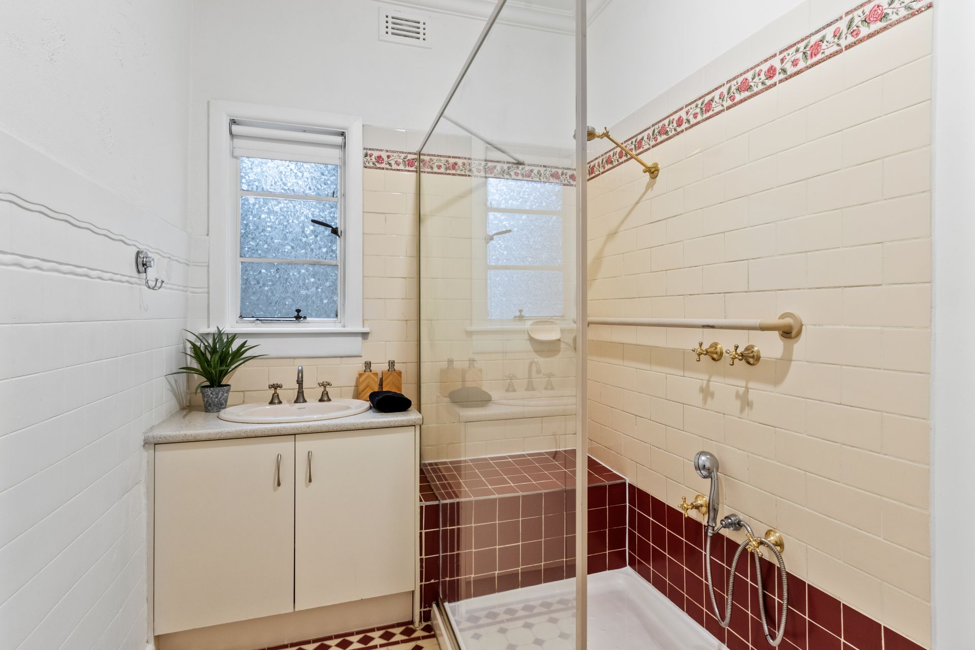 Real Estate For Sale 33 Banbury Road Reservoir , VIC