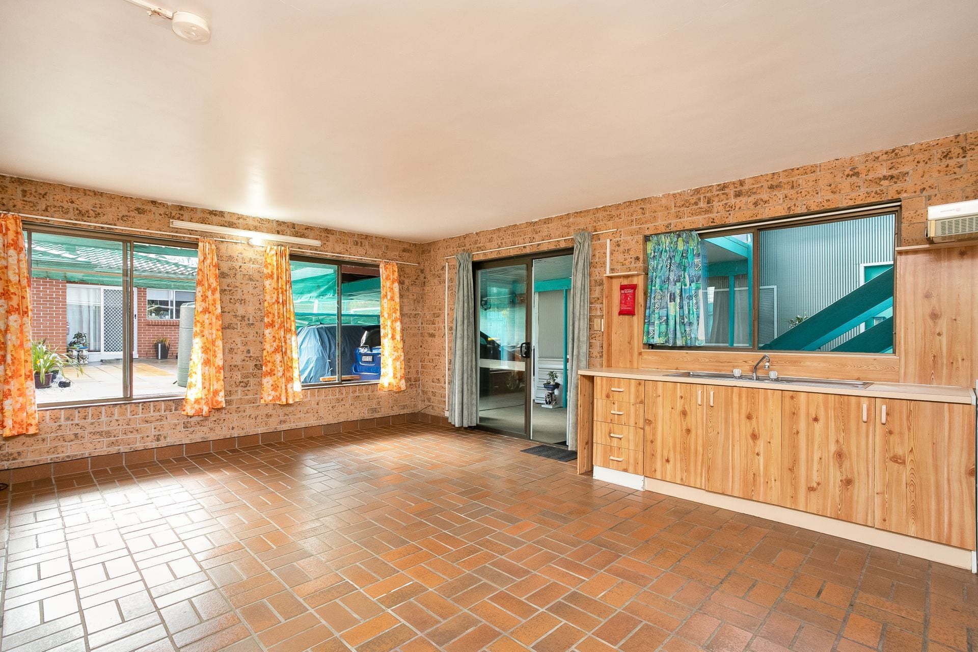 Real Estate For Lease 42a Tennyson Road Cromer , NSW