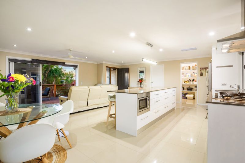 Real Estate For Sale 8 Honeywood Court Burleigh Waters , QLD