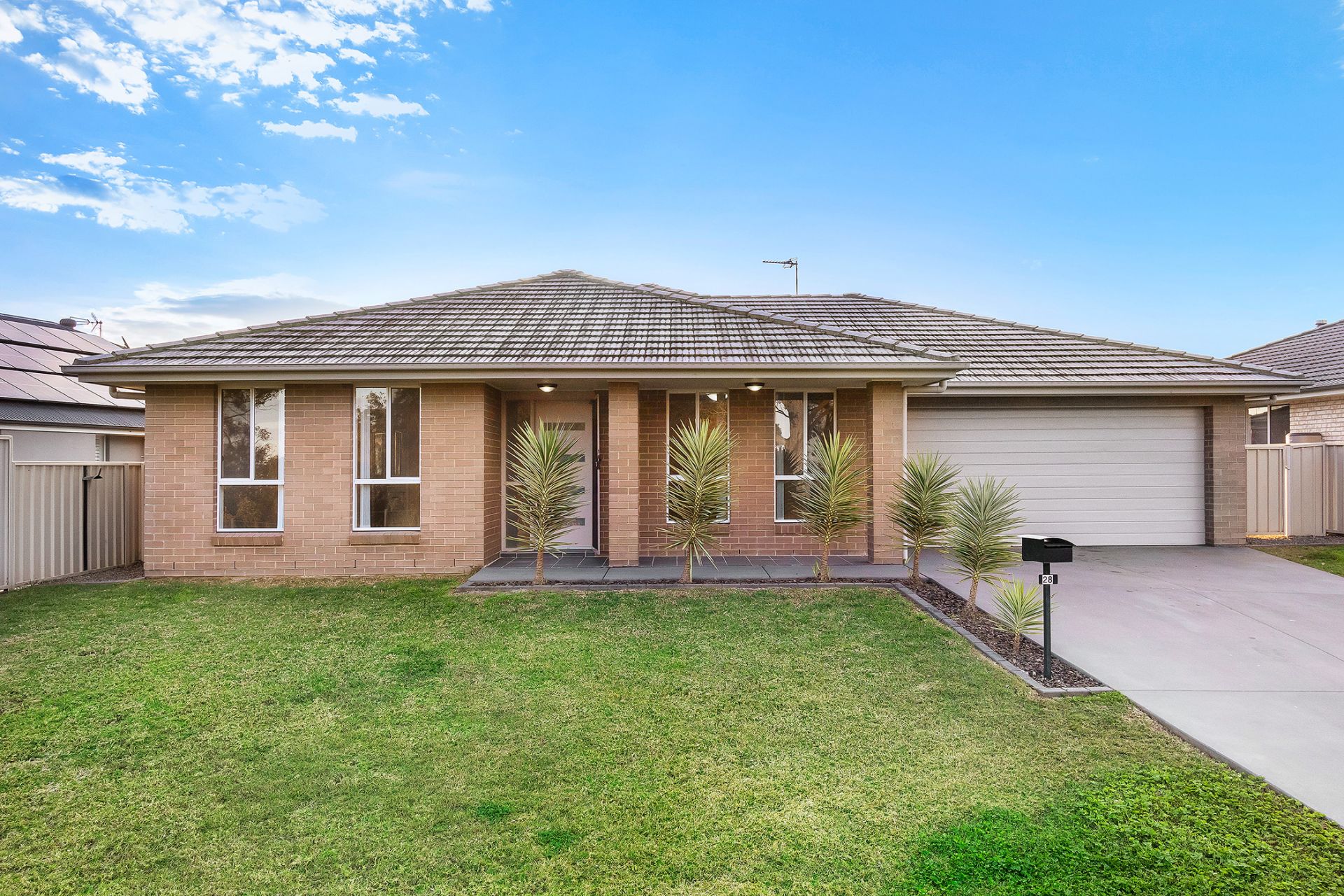 Real Estate For Lease 28 Sapphire Drive Rutherford , NSW