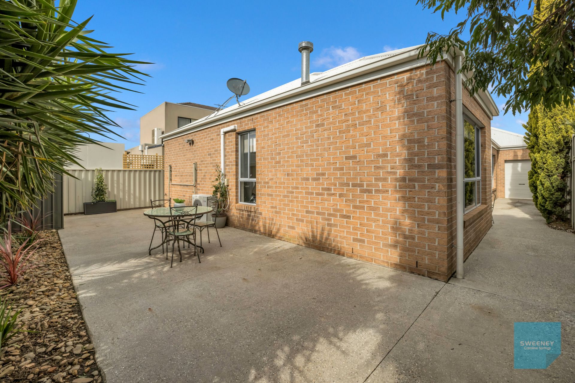 8 Linlithgow Parade, CAROLINE SPRINGS Sweeney Estate Agents