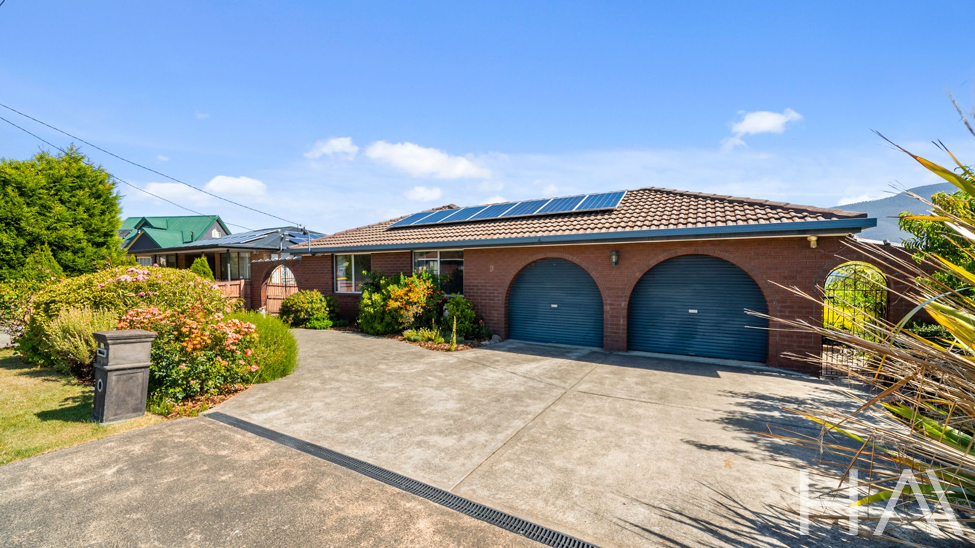 9 Sun Valley Drive, Old Beach Harrison Agents