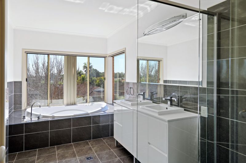 Real Estate For Lease 5 Bromley Court Lake Haven , NSW