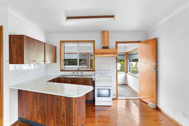 Real Estate For Sale 28 Kerry Crescent Berkeley Vale , NSW