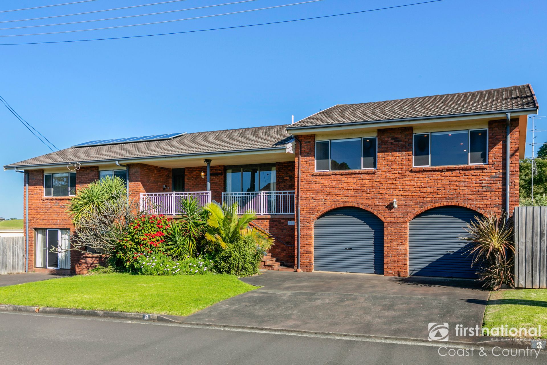 8 South Kiama Drive, Kiama Heights First National Coast & Country