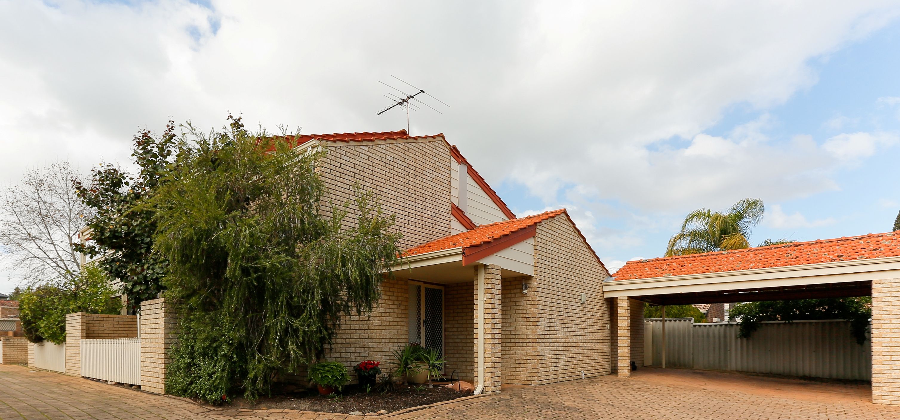 Real Estate For Sale 3/25 Leonora Street Como , WA