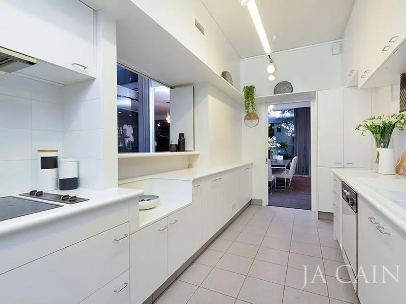 7 Malvern Avenue, GLEN IRIS J A CAIN Real Estate