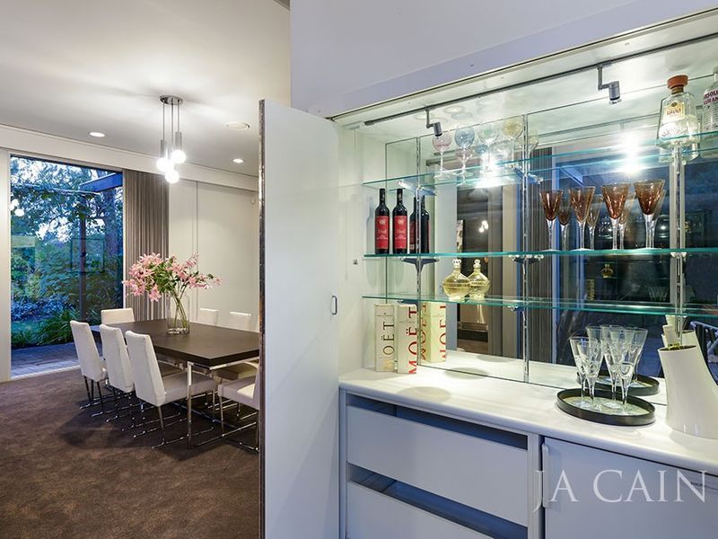 7 Malvern Avenue, GLEN IRIS J A CAIN Real Estate