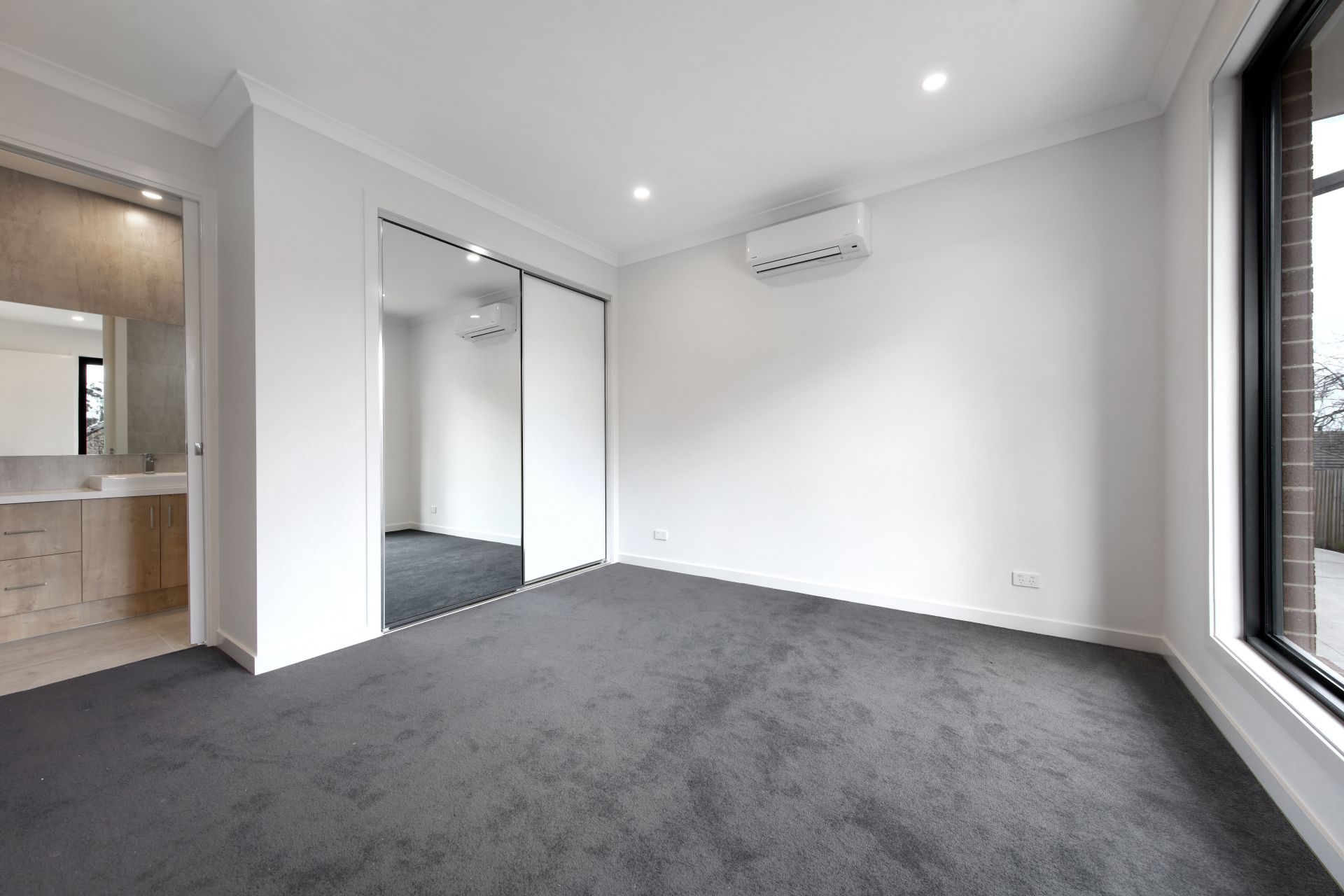 2/1 Oakleigh Street, Oakleigh East OBrien Real Estate