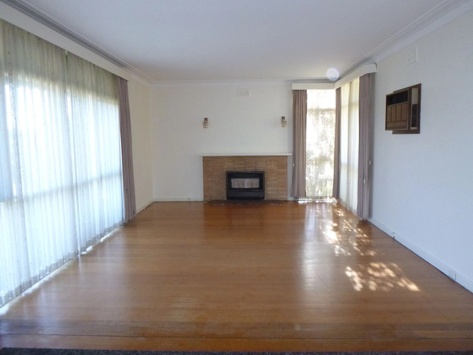 Real Estate For Lease 16 Carisbrook Crescent Lower Plenty , VIC