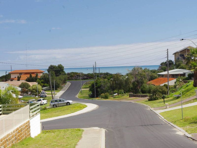 Real Estate For Sale 17 Carleen Avenue Binningup , WA