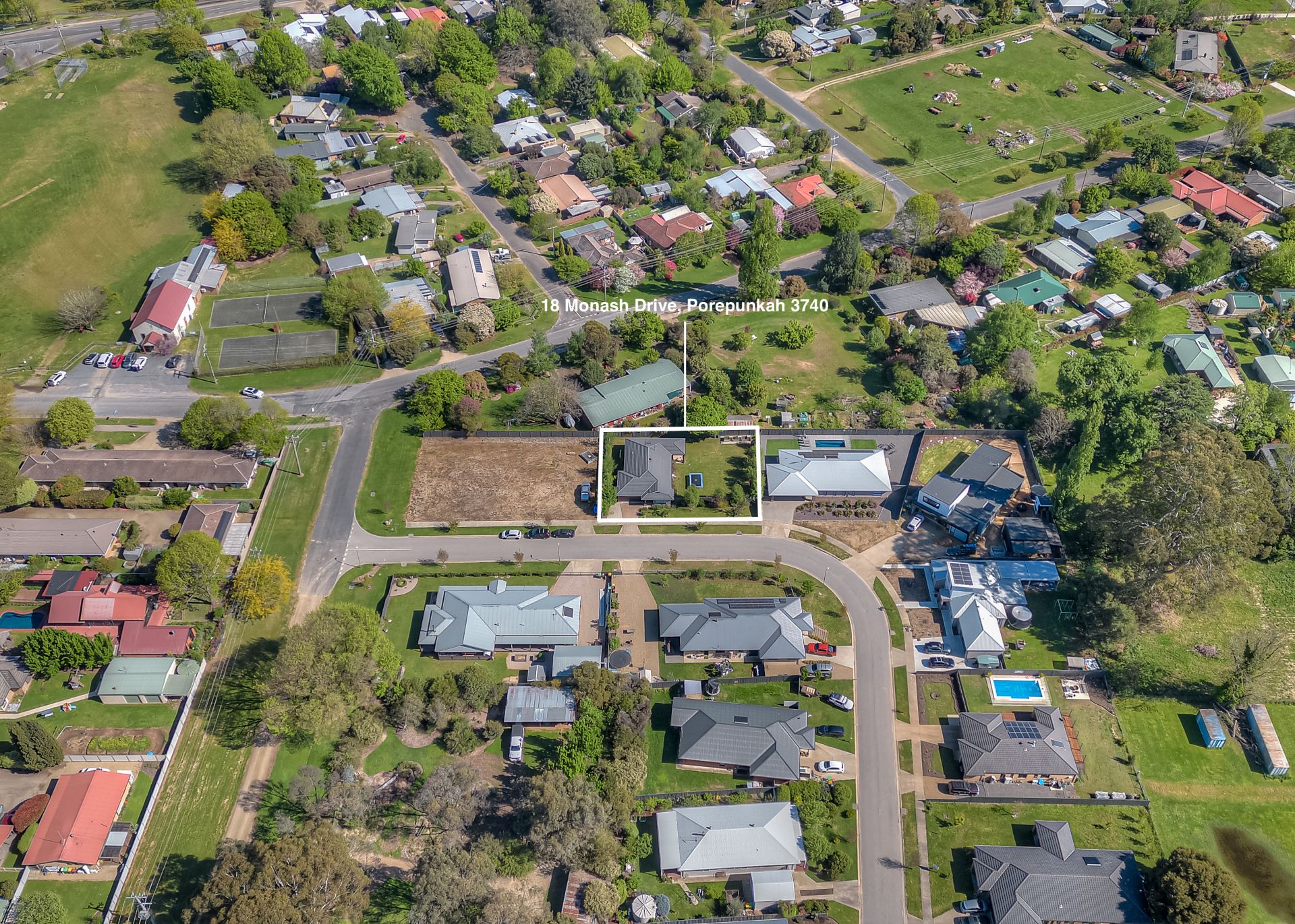 18 Monash Drive, Porepunkah Dickens Real Estate