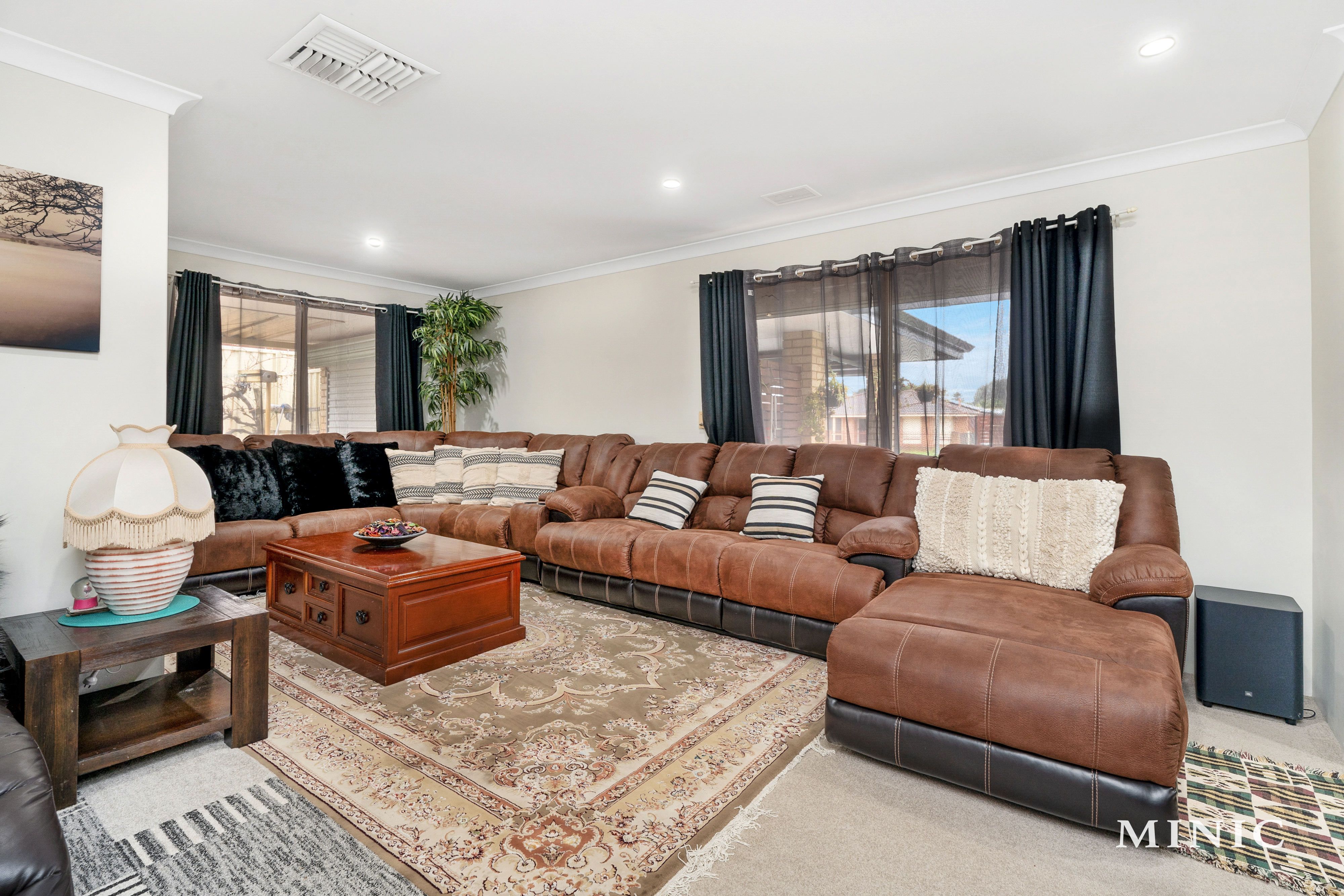 Real Estate For Sale 30 Forest Lakes Drive Thornlie , WA