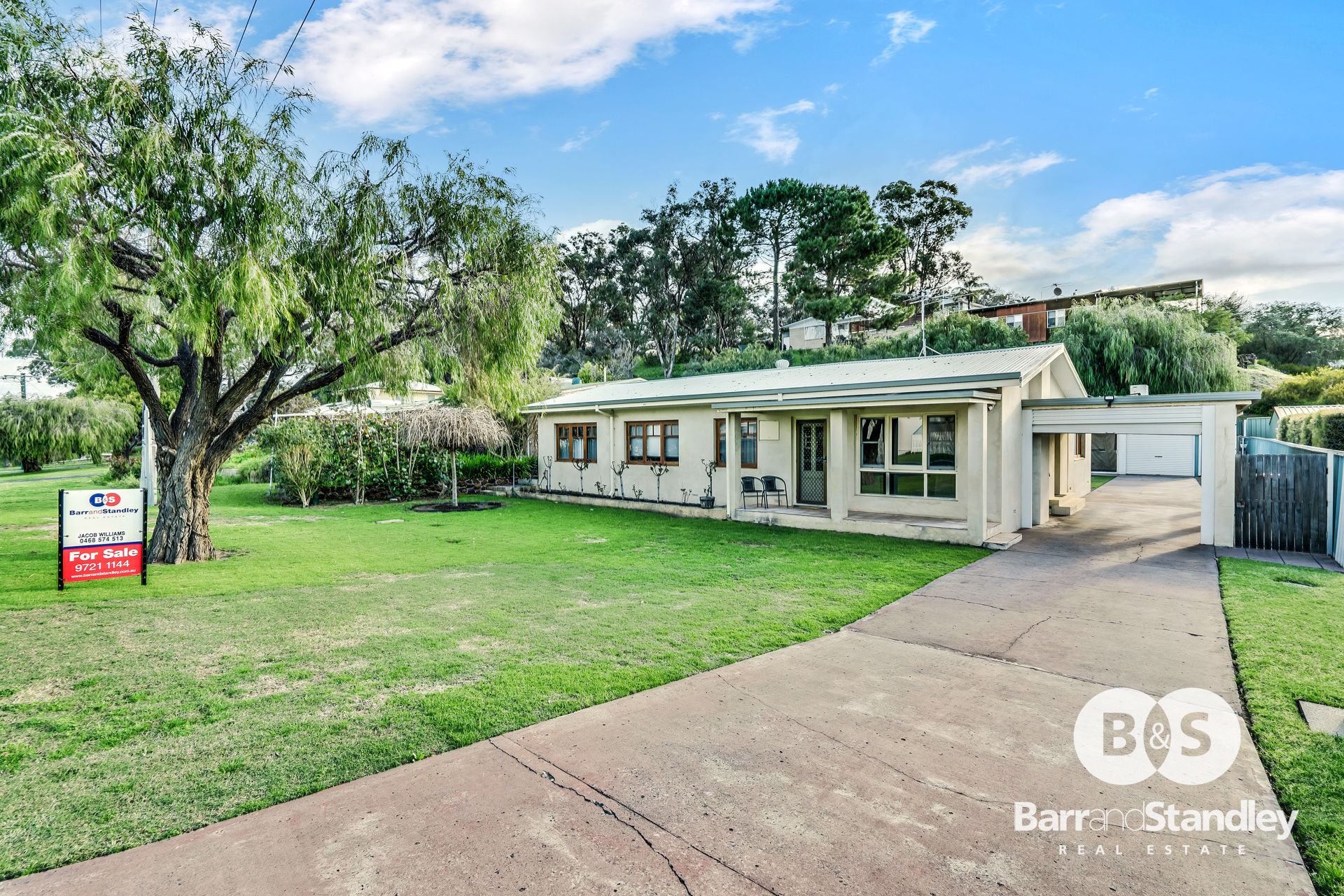 12 Montgomery Road, SOUTH BUNBURY Barr and Standley Real Estate