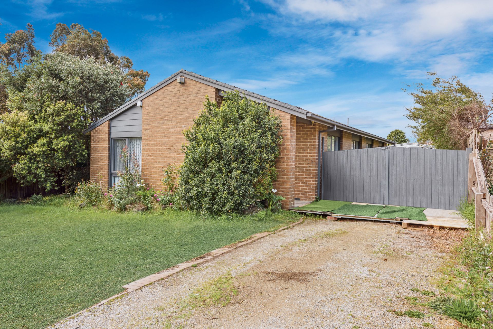 16 Broadwalk Grove, ENDEAVOUR HILLS Nicholls Gledhill