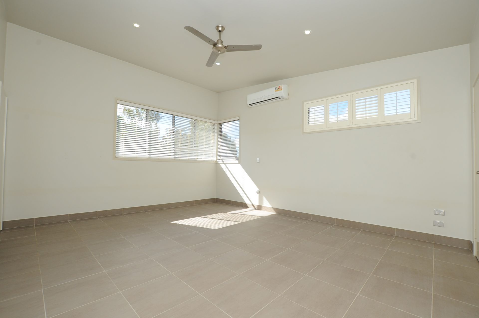 1/1 Sylvan Drive, MOORE PARK BEACH Four Walls Realty