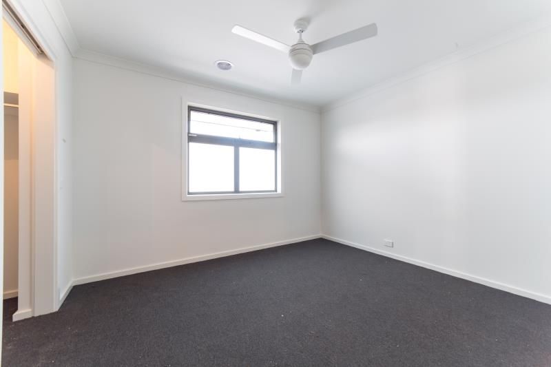 2/8 McRae Avenue, St Albans Sweeney Estate Agents