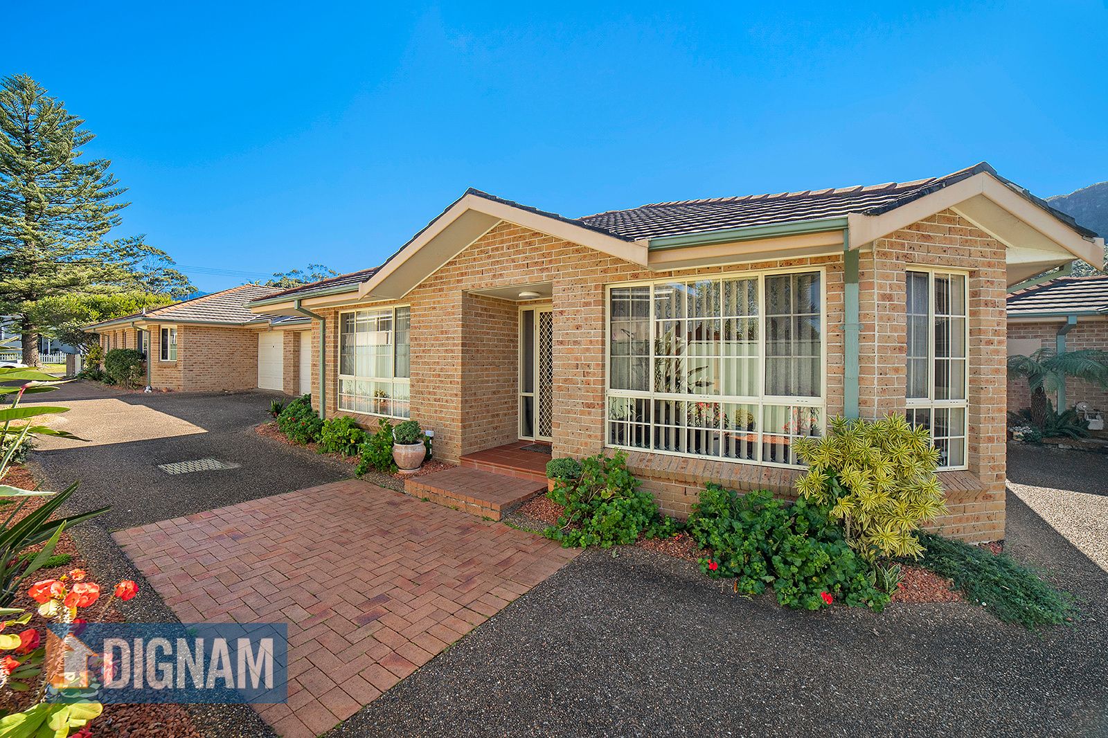 Sold property 1155000 for 2/5 Cochrane Road Thirroul , NSW 2515