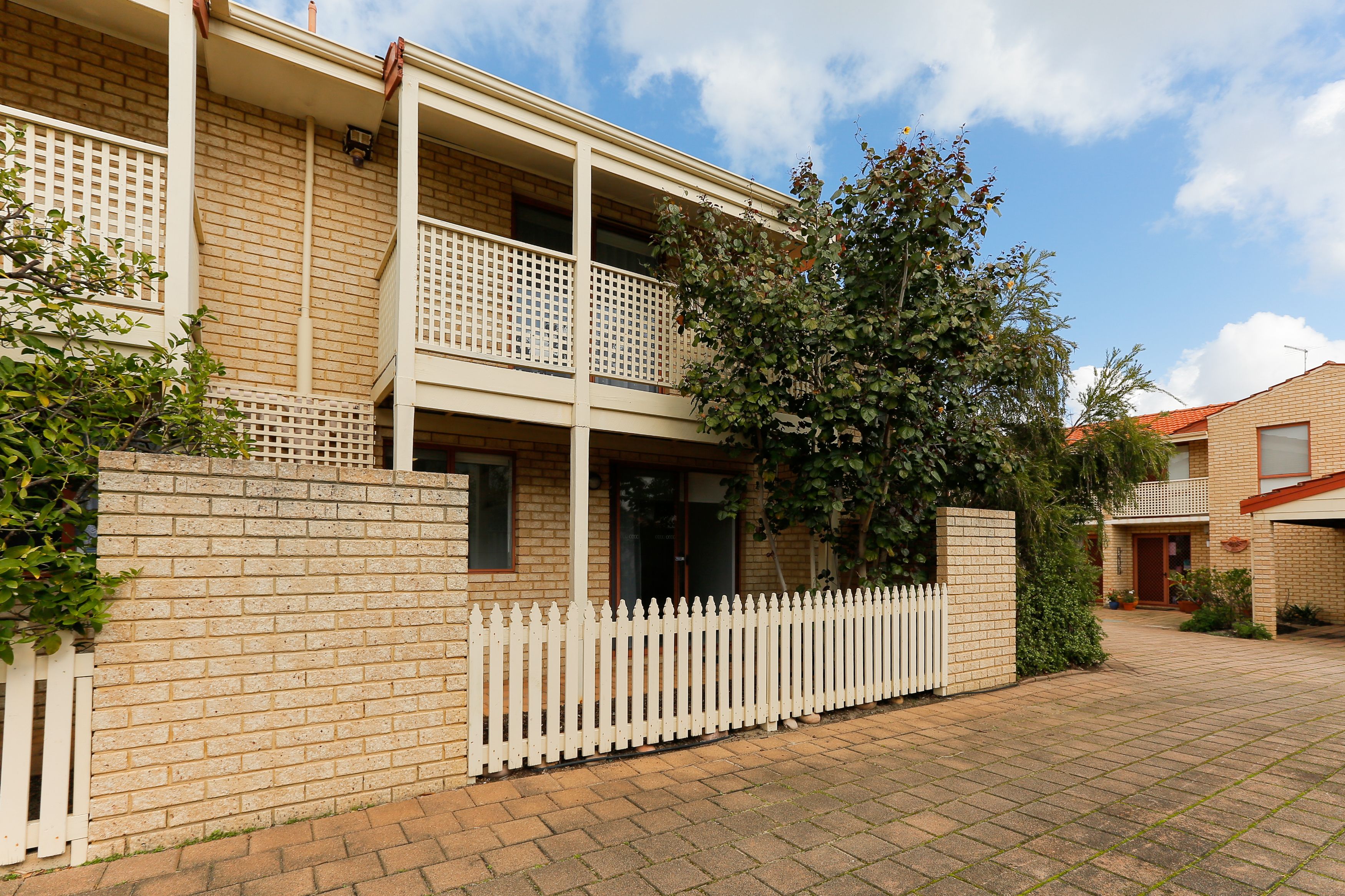 Real Estate For Sale 3/25 Leonora Street Como , WA