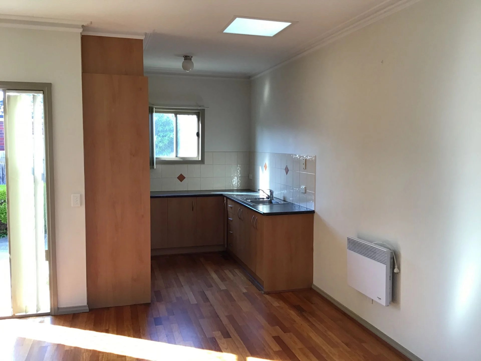 Real Estate For Lease 3/42 Street Reservoir , VIC