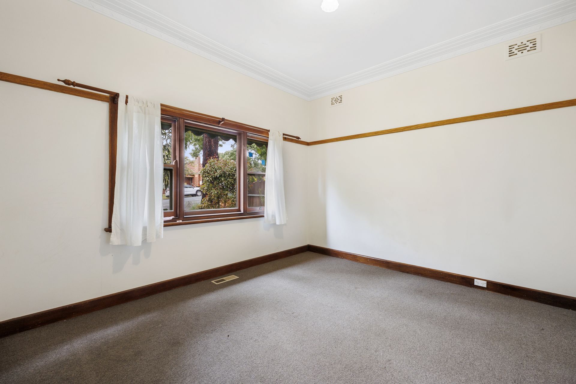 34 Ellis Street, Flora Hill Bendigo Ballarat Real Estate Pty Ltd