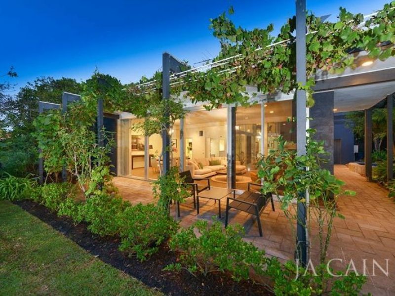 7 Malvern Avenue, GLEN IRIS J A CAIN Real Estate