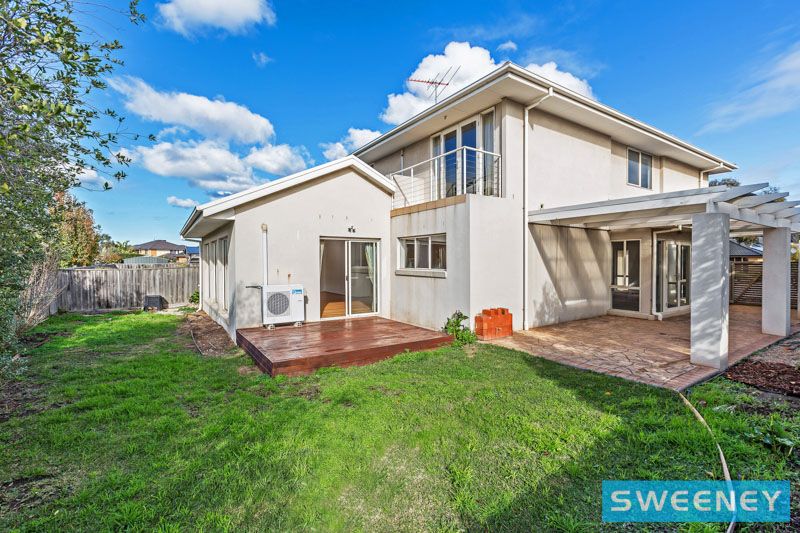 15 Springbrook Place, SANCTUARY LAKES Sweeney Estate Agents