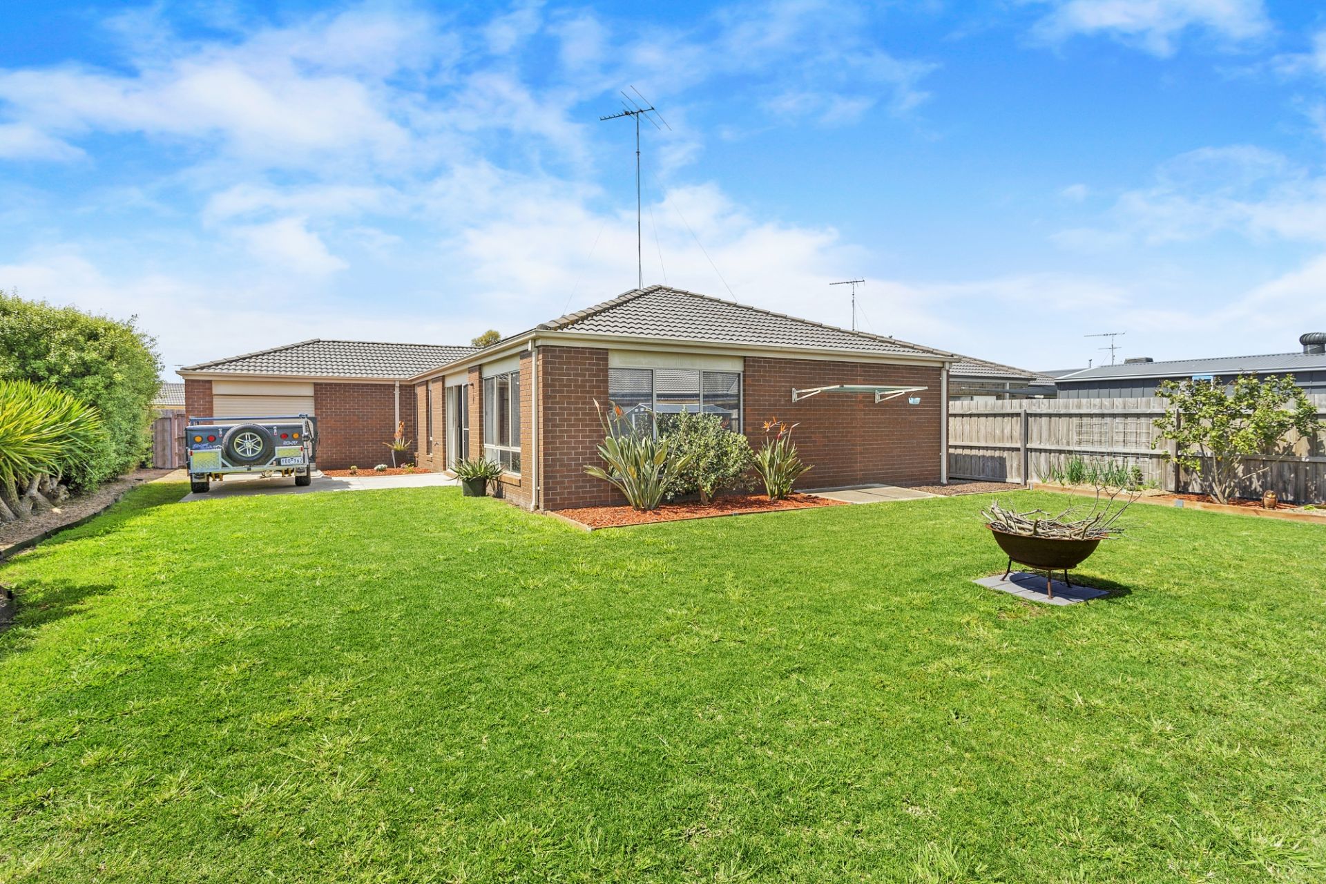 Real Estate For Sale 25 Yeoman Crescent Leopold , VIC