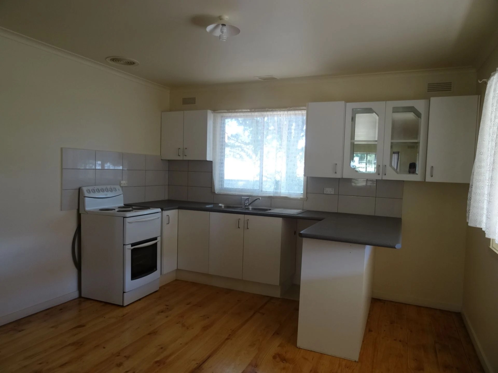 3/398 Mount Buffalo Road, Porepunkah Dickens Real Estate