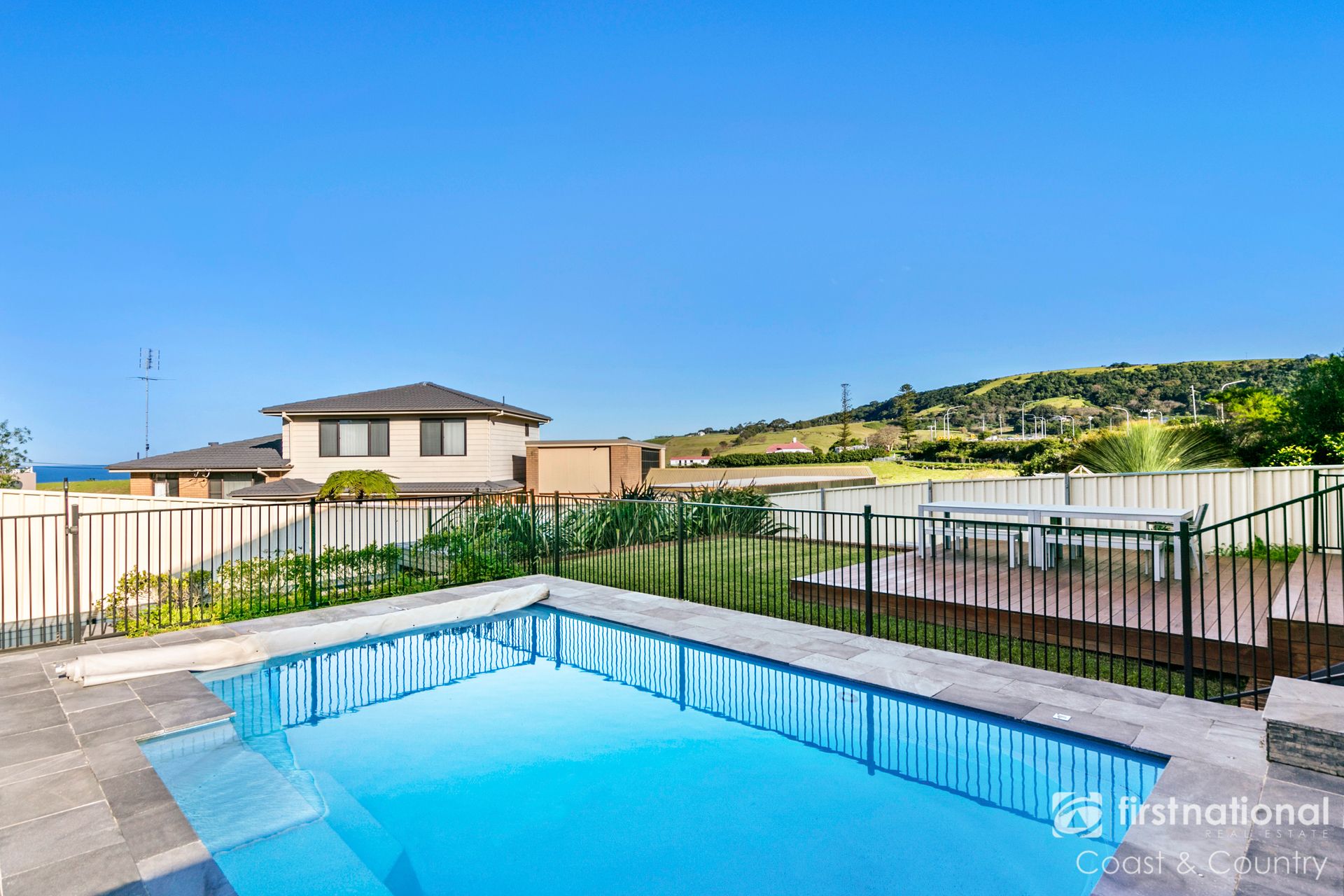 8 South Kiama Drive, Kiama Heights First National Coast & Country
