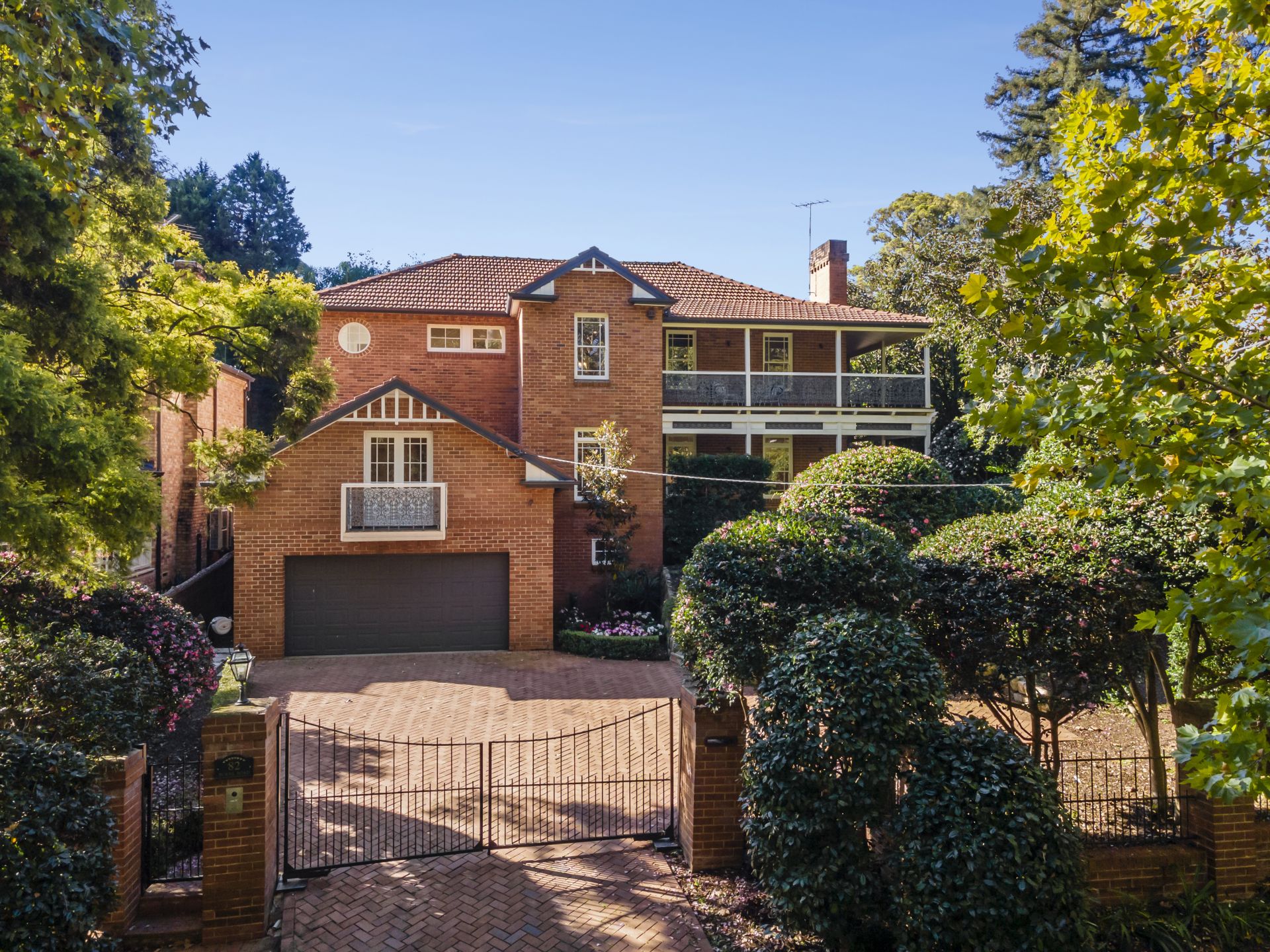 82 Burns Road, WAHROONGA McConnell Bourn Pty Ltd