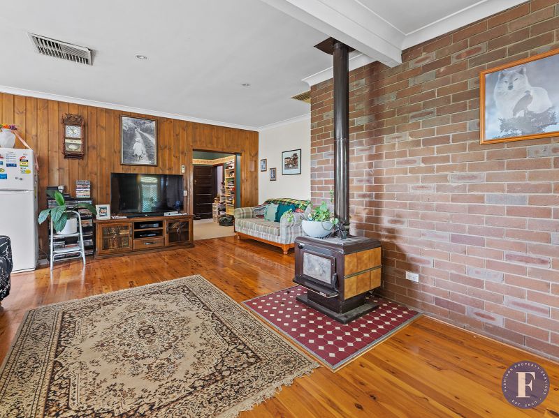 4 Stevenson Street, Boorowa Flemings Property Services