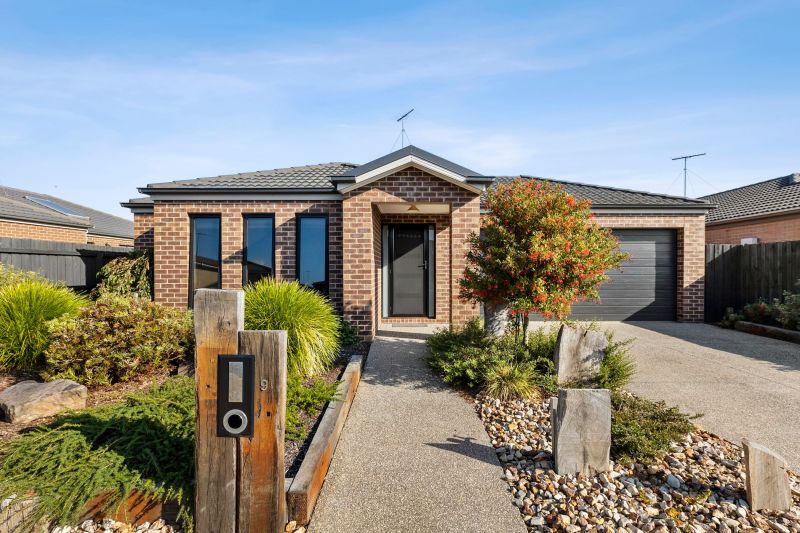 Real Estate For Sale 9 Yeoman Crescent Leopold , VIC