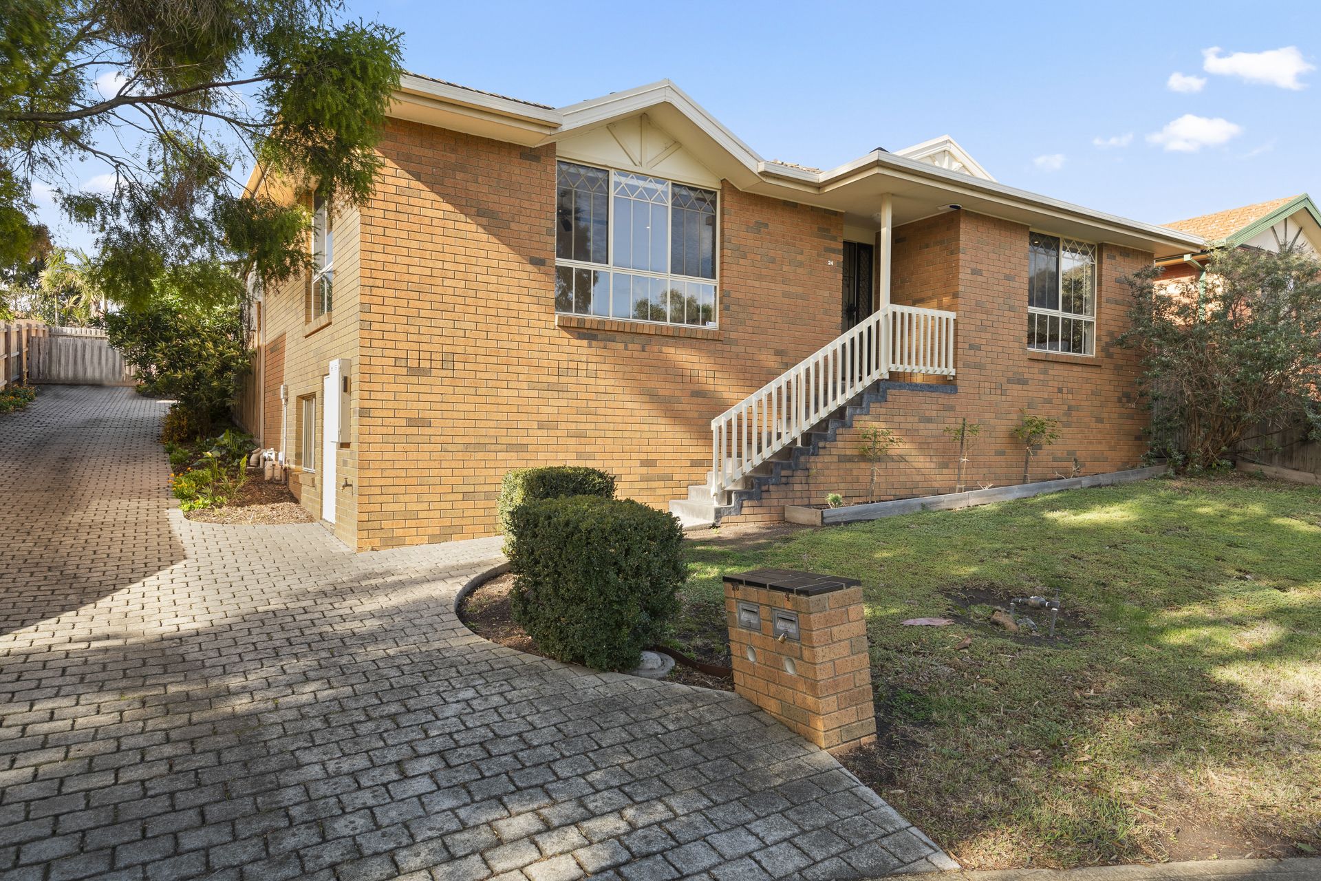 Real Estate For Sale 24 Farnham Crescent Mill Park , VIC
