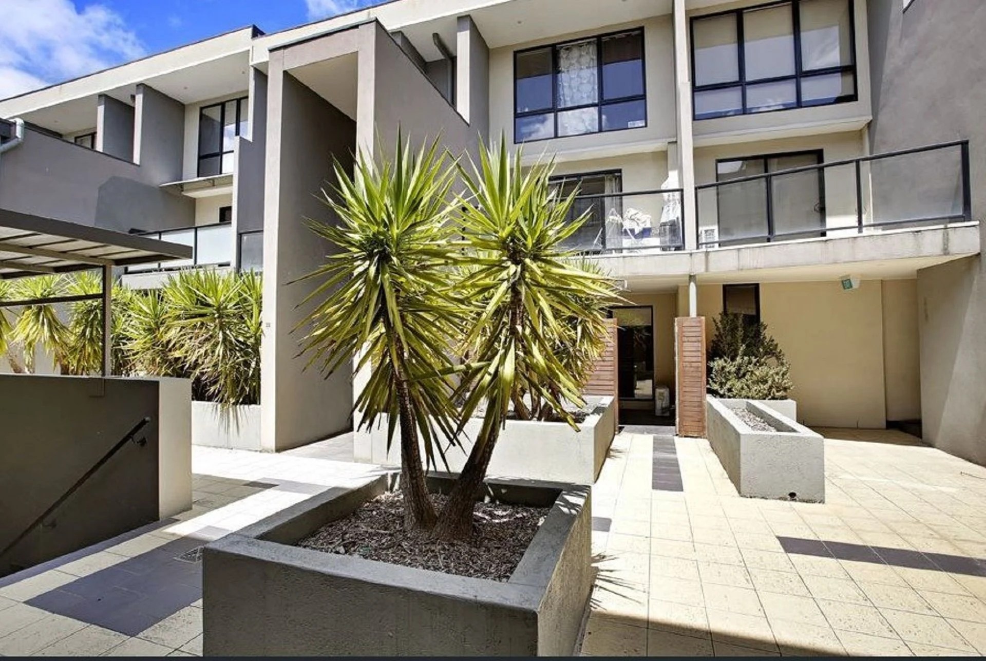 13/13241328 Centre Road, Clayton South First National Clayton JXRE