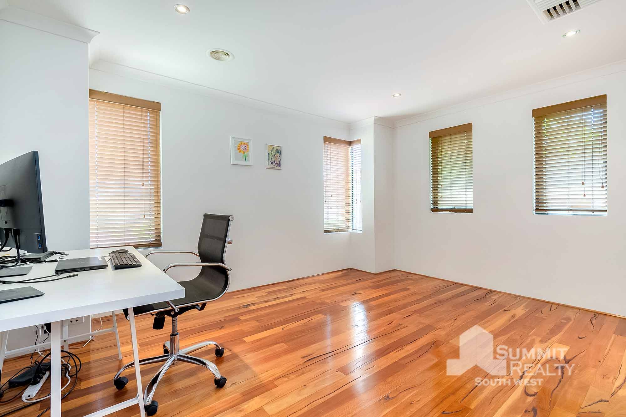 Real Estate For Sale 17 Gascoyne Circle Millbridge , WA