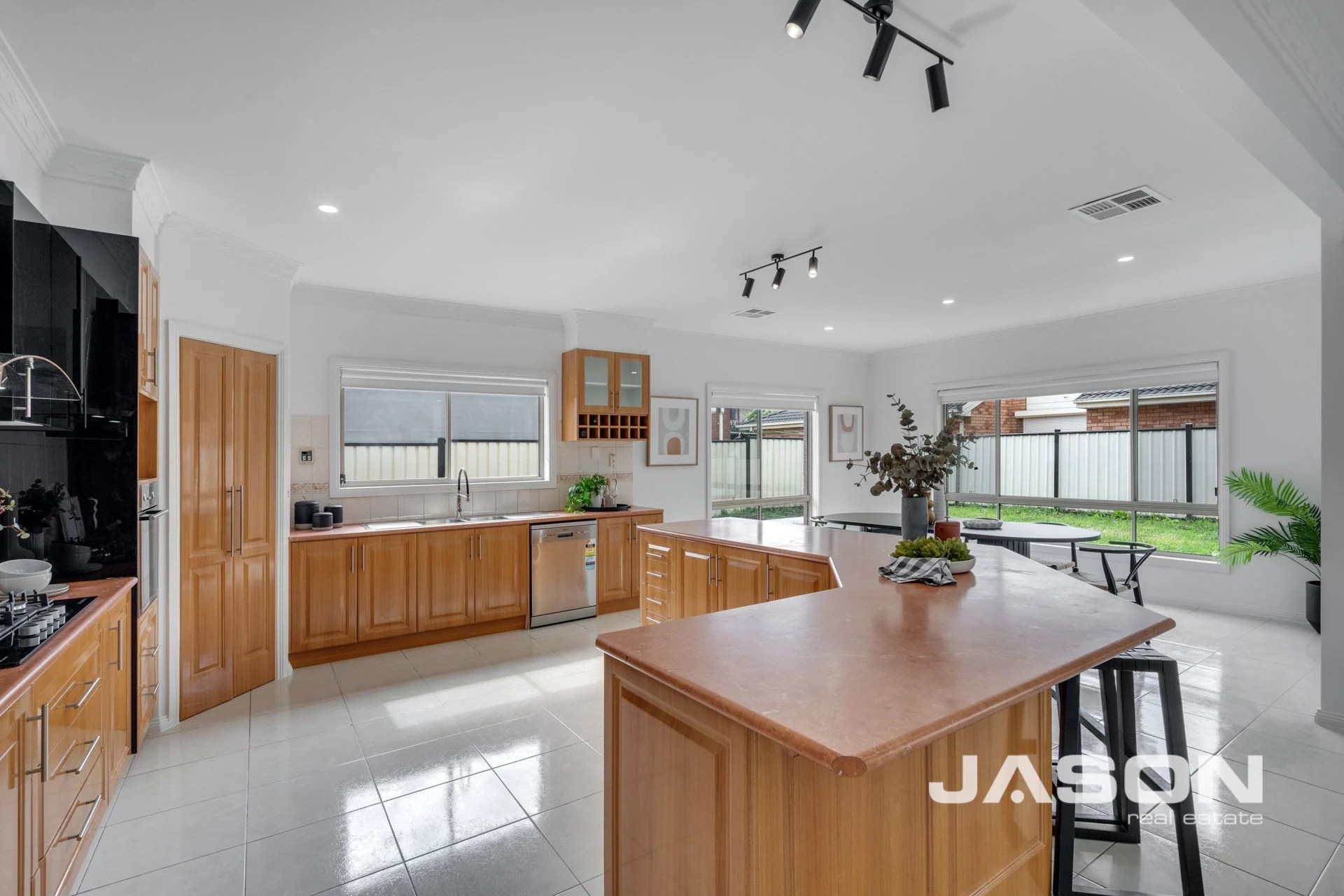 18 Hayfield Road, Roxburgh Park Jason Real Estate