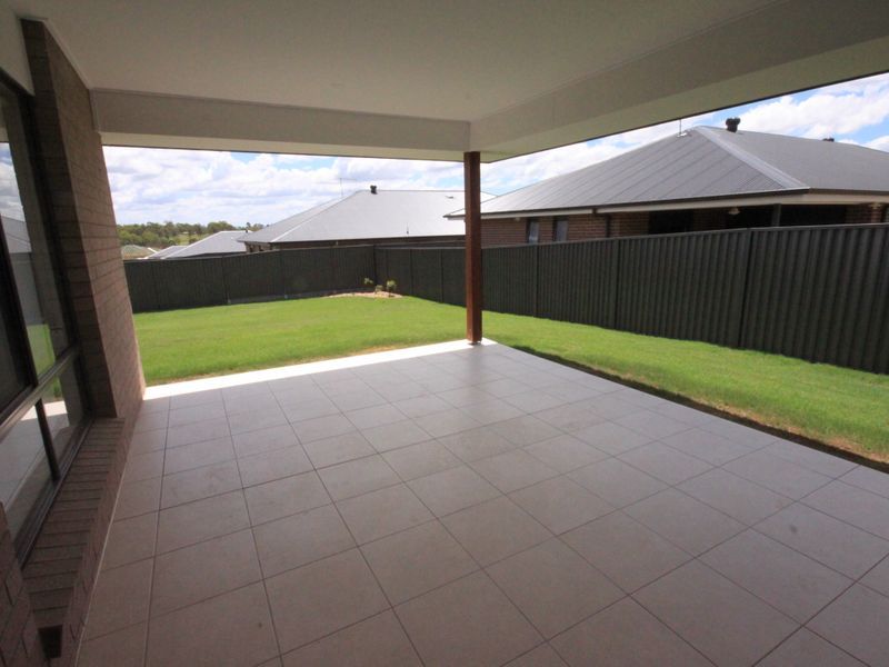 18 Leonie Court, LOGAN VILLAGE Living Property Management